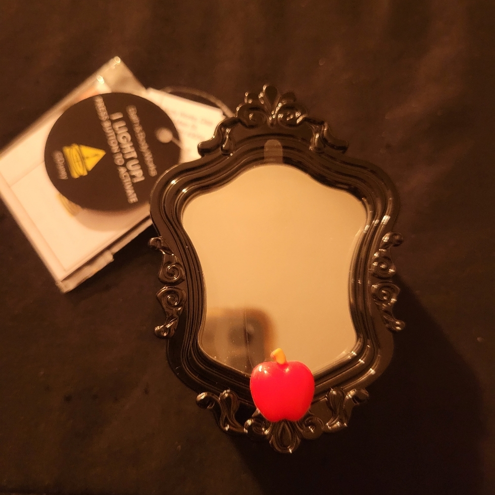 Bath&Body Works Disney Villains Pocketbac Sanitizer Holder Magic Mirror Light-up